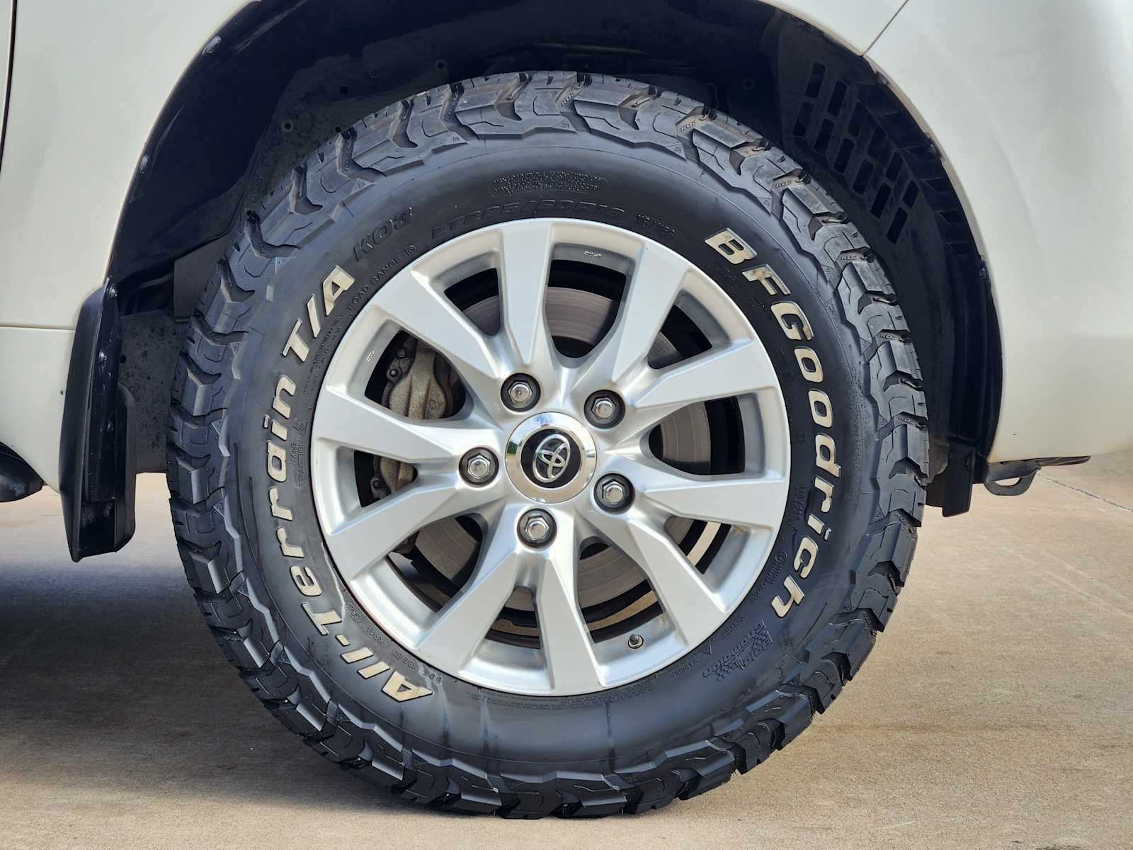 Used 2020 Blizzard Pearl Toyota  image 9