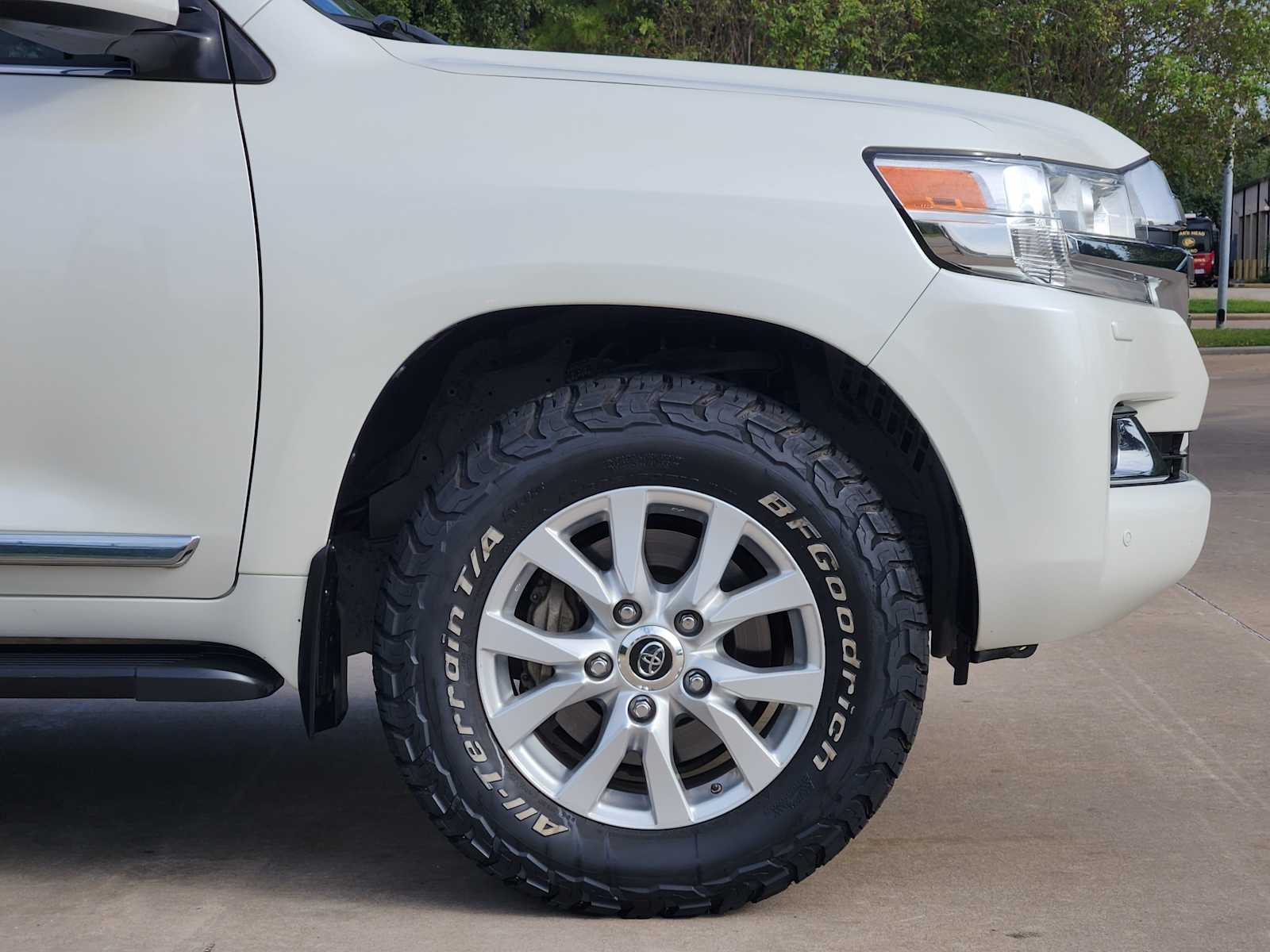 Used 2020 Blizzard Pearl Toyota  image 7