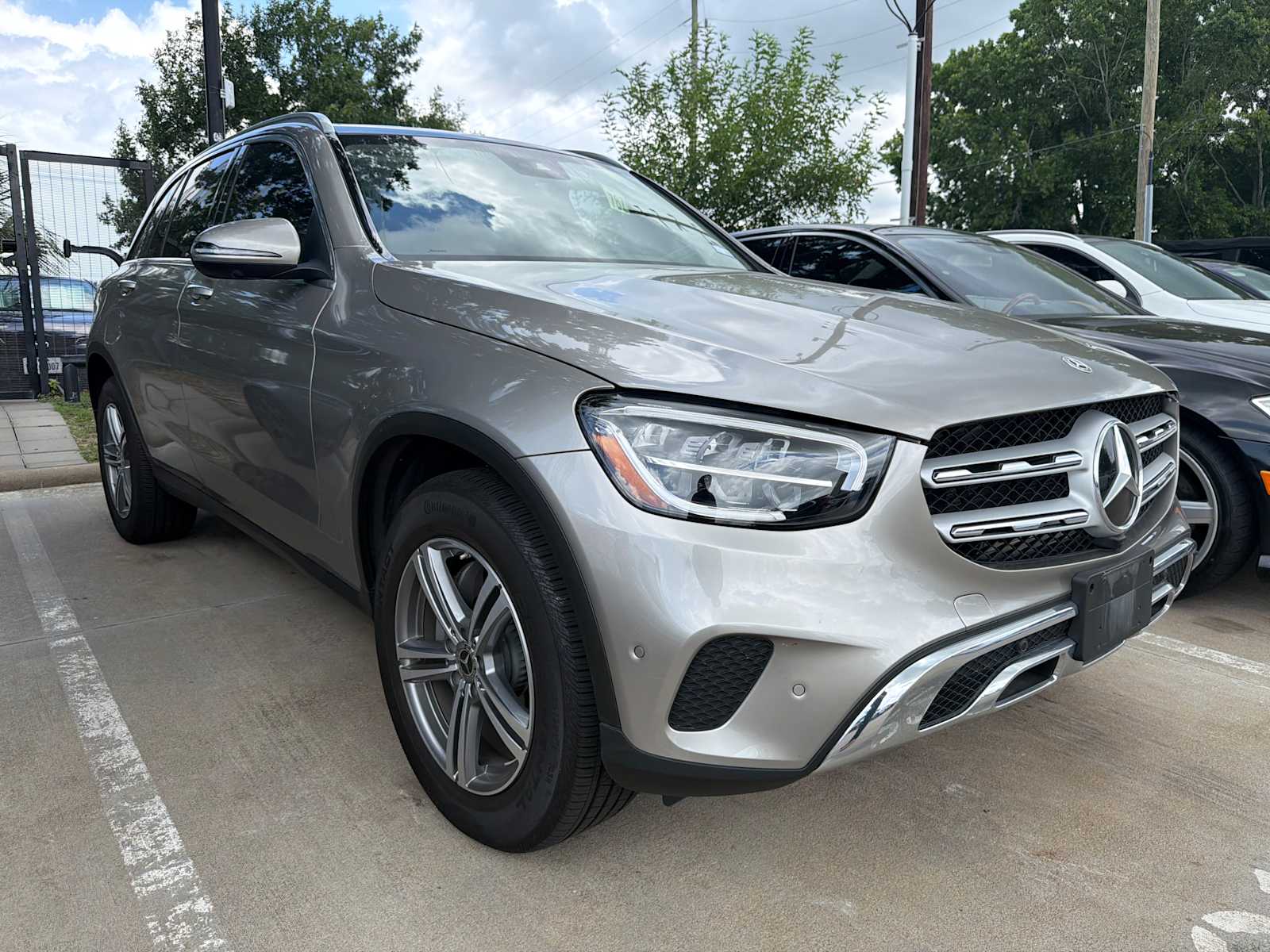 Certified Used 2022 Mojave Silver Metallic Mercedes-Benz GLC 300 image 2