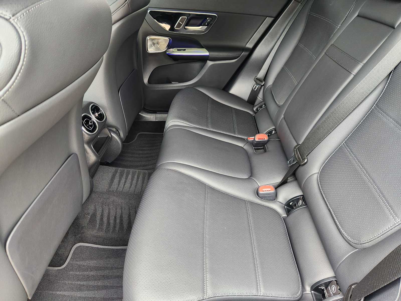 Certified Used 2026 Graphite Grey Metallic Mercedes-Benz GLC 300 image 28