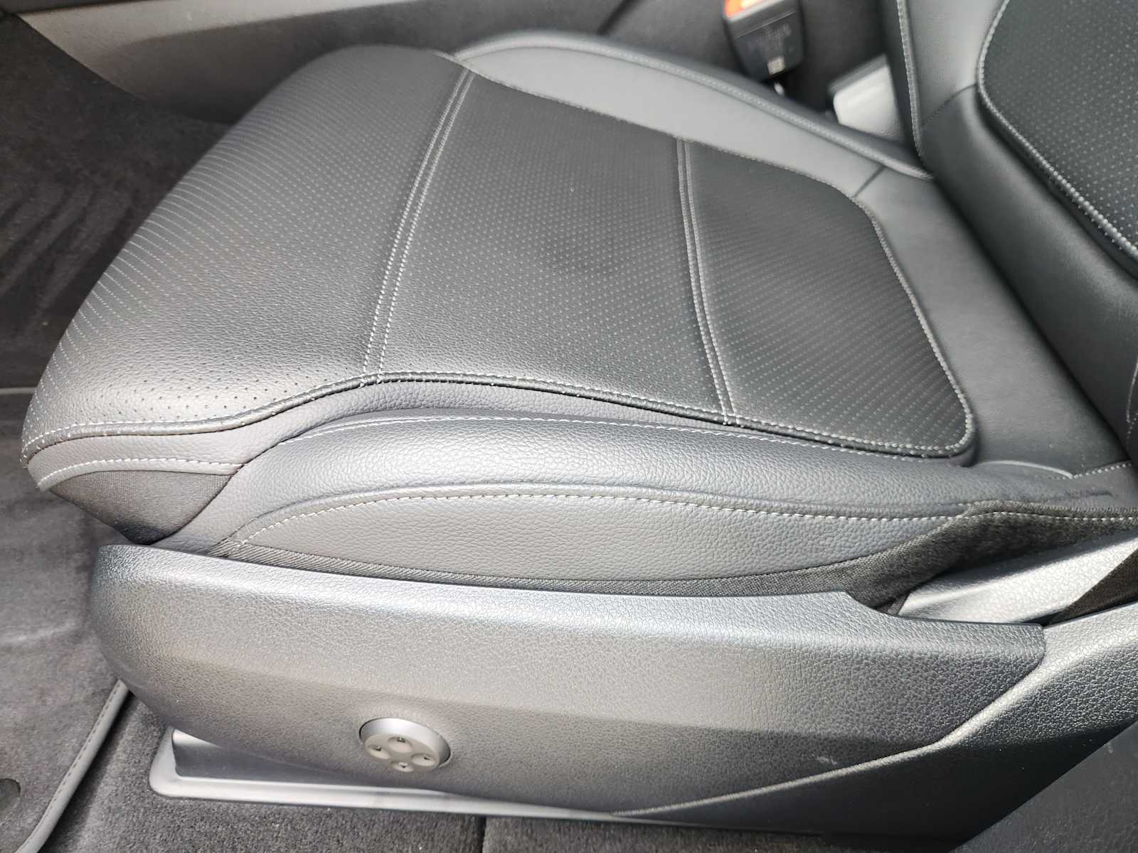 Certified Used 2026 Graphite Grey Metallic Mercedes-Benz GLC 300 image 21
