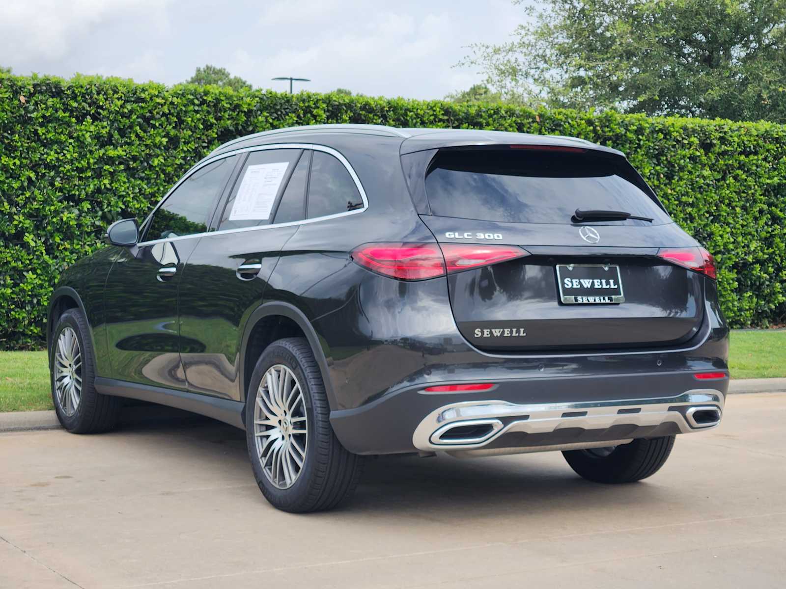 Certified Used 2026 Graphite Grey Metallic Mercedes-Benz GLC 300 image 4