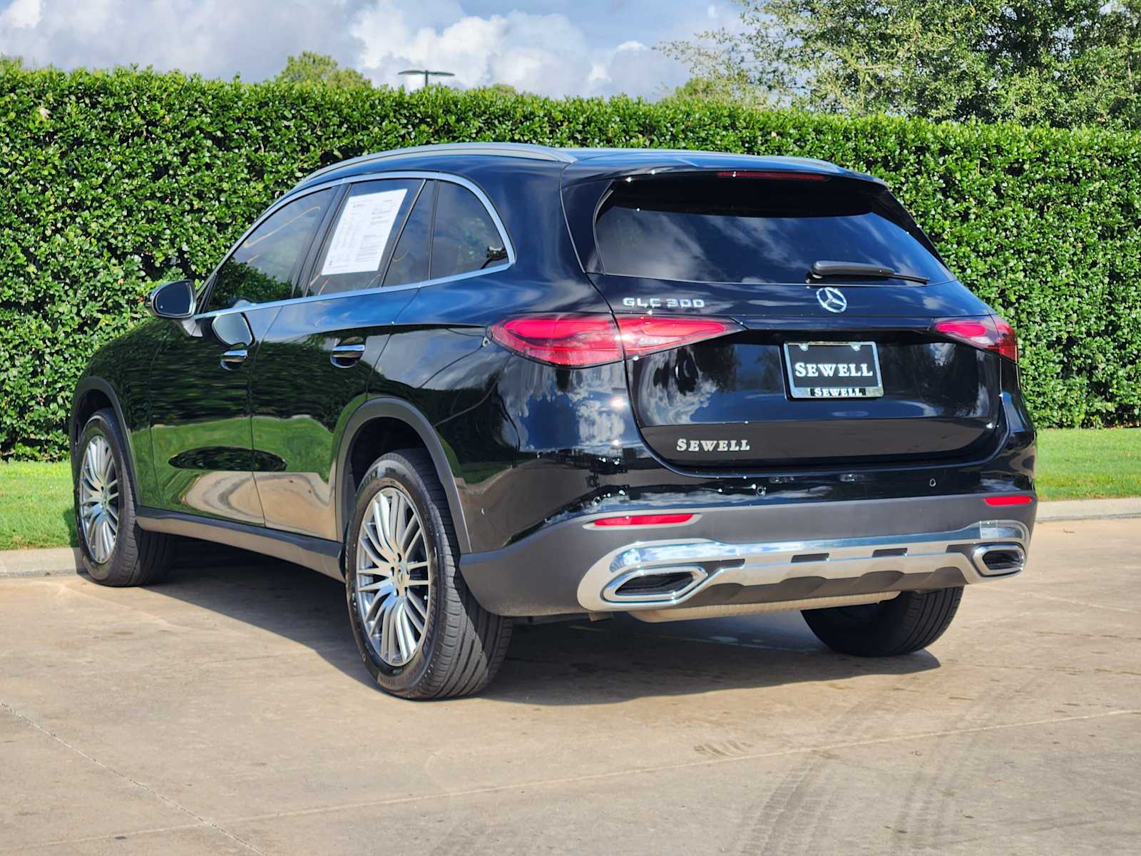 Certified Used 2026 Black Mercedes-Benz GLC 300 image 4