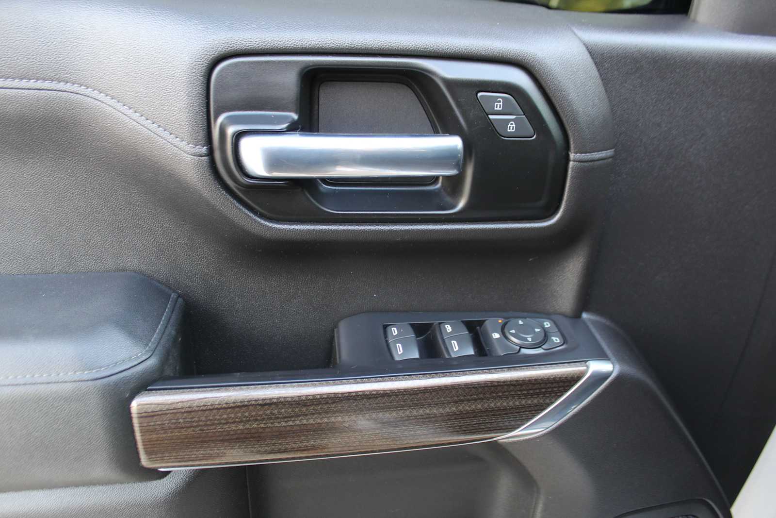 Used 2020 Silver Ice Metallic Chevrolet LT Trail Boss image 24