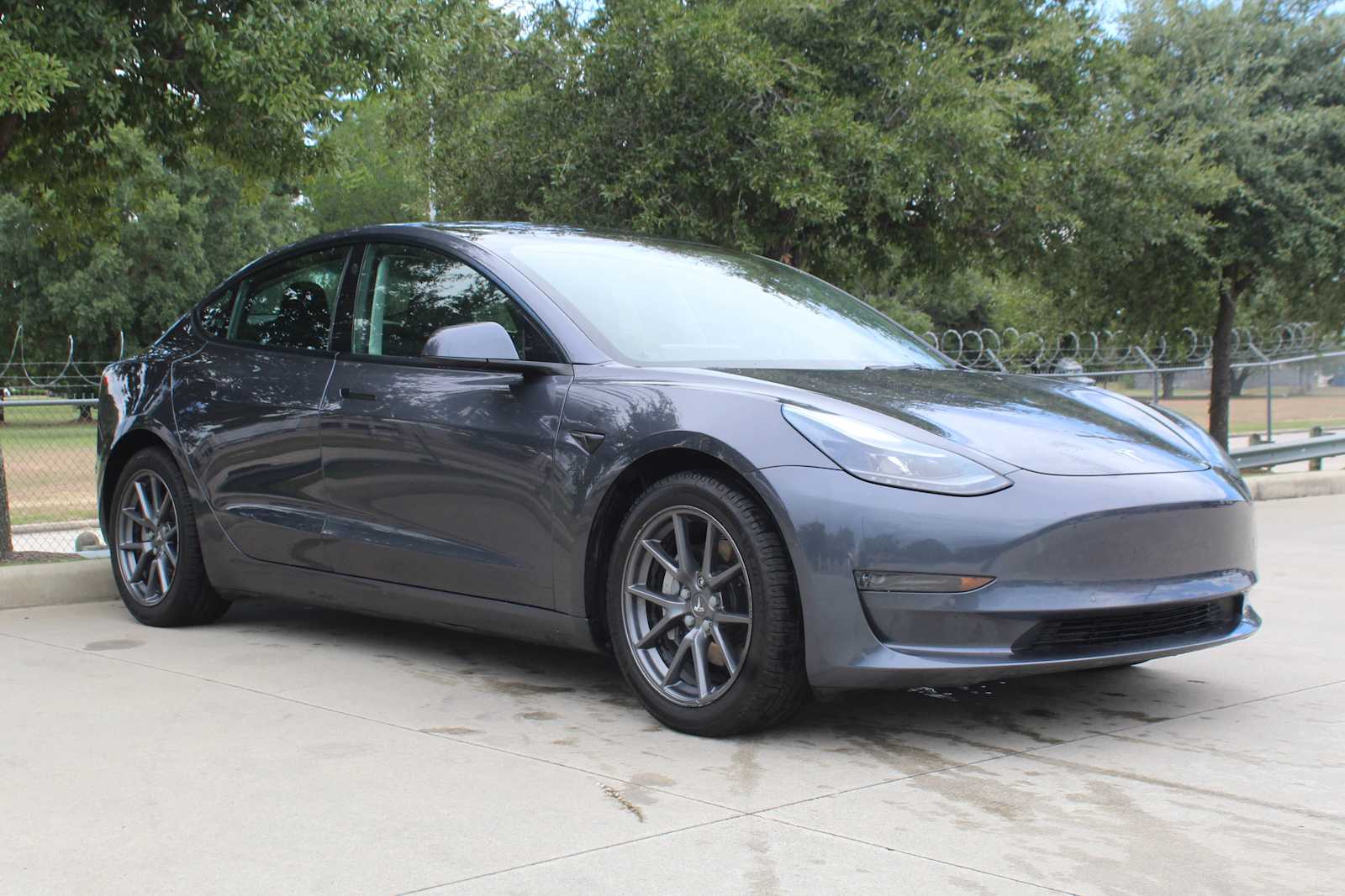 Used 2022  Tesla Long Range image 4