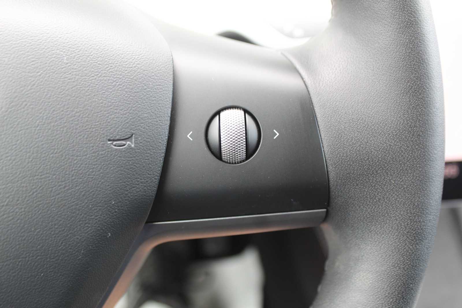 Used 2022  Tesla Long Range image 26