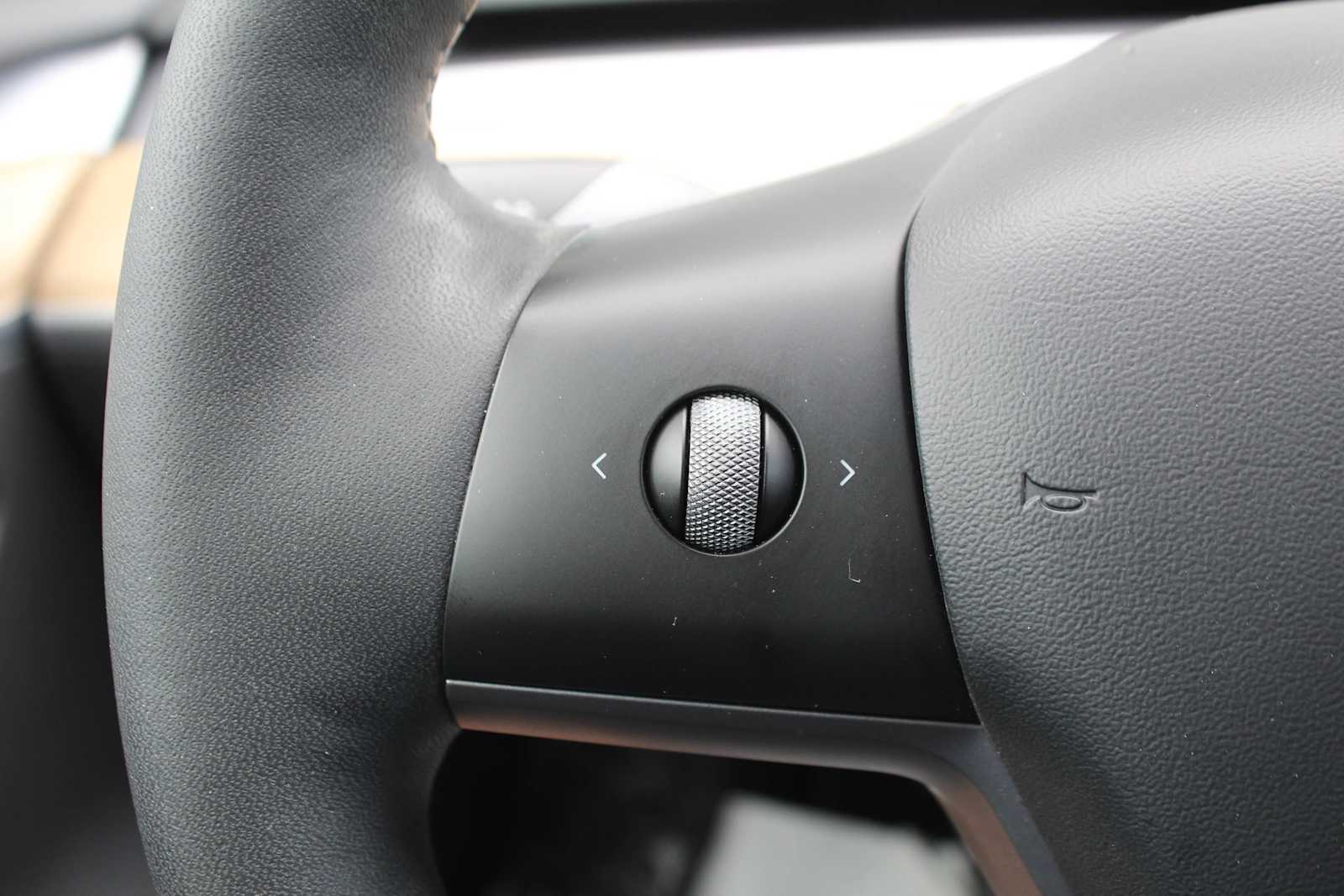 Used 2022  Tesla Long Range image 25
