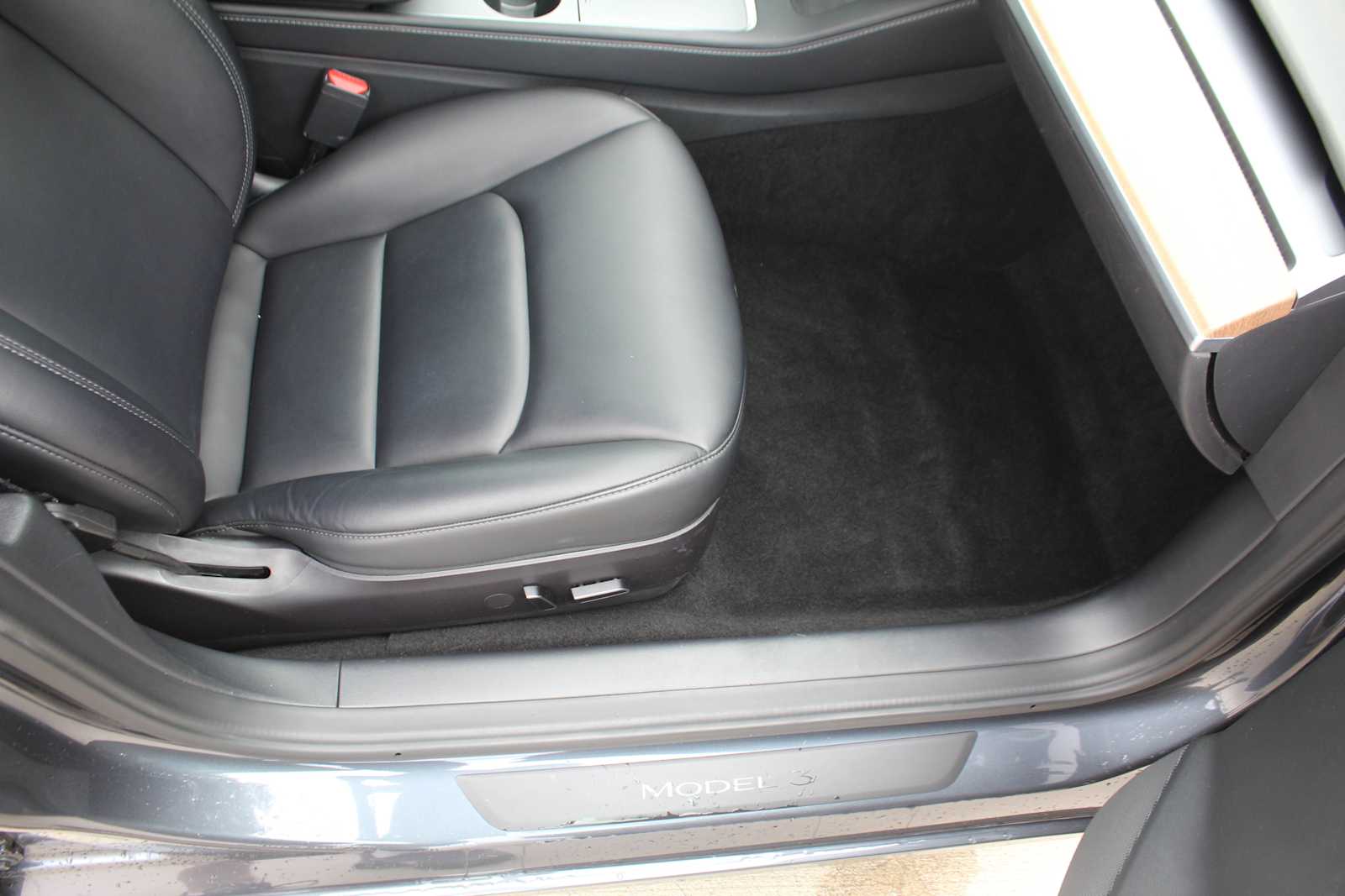 Used 2022  Tesla Long Range image 13