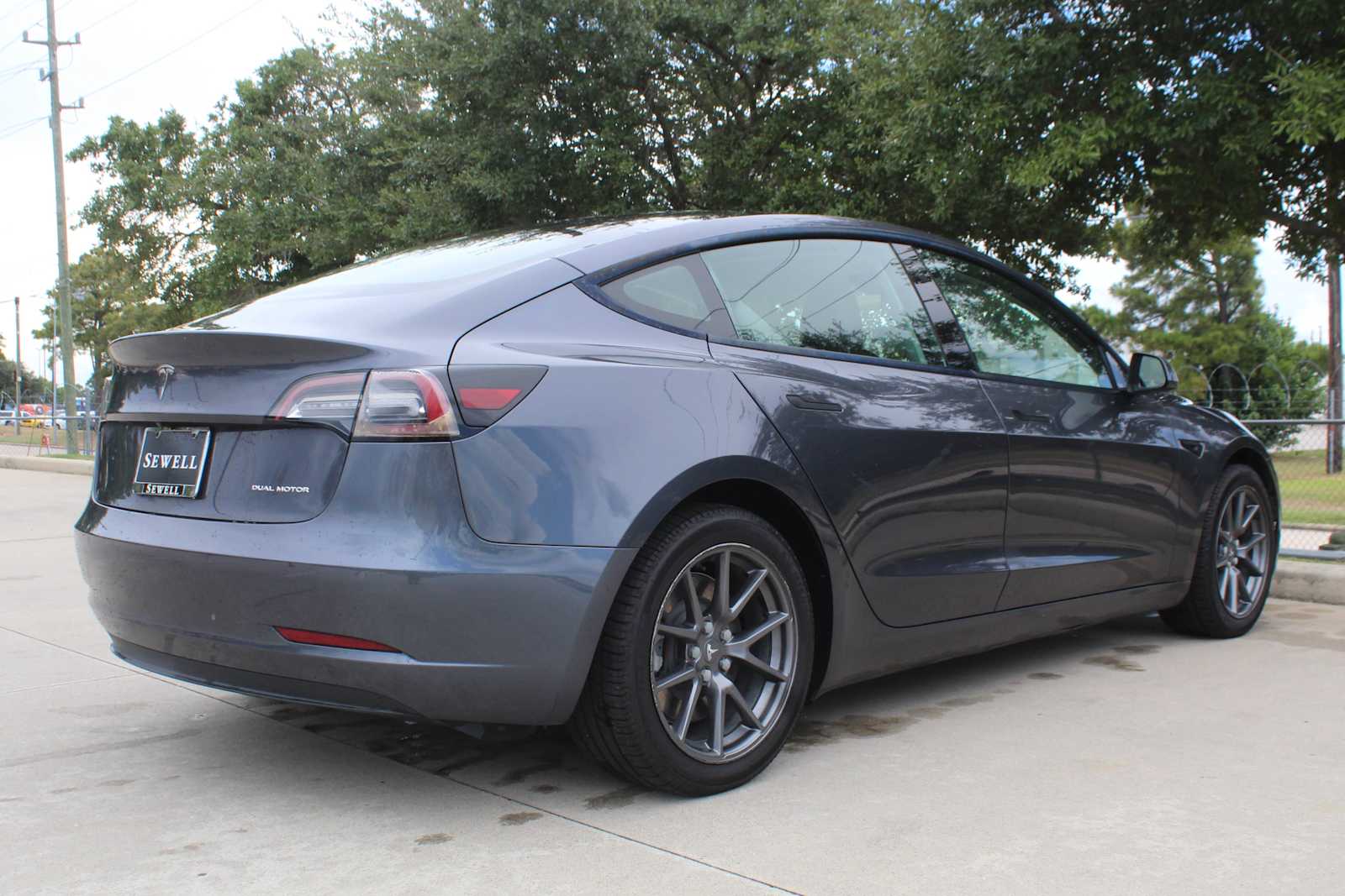 Used 2022  Tesla Long Range image 5