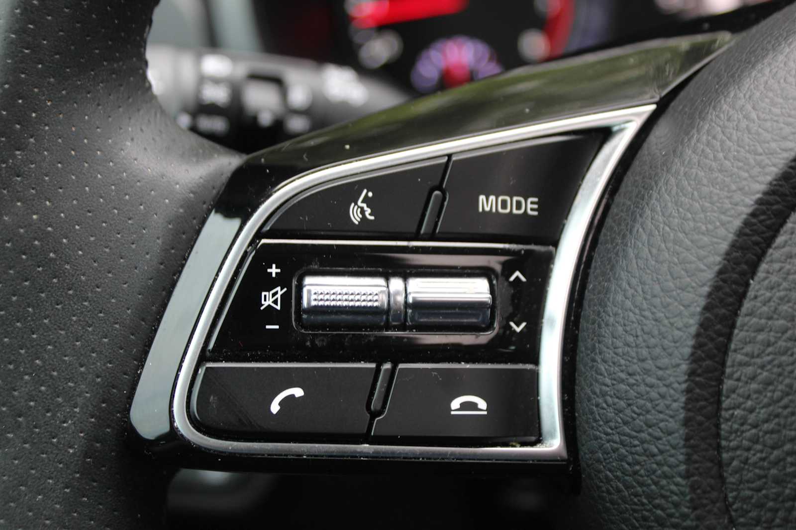 Used 2023 Snow White Pearl Kia SX image 27