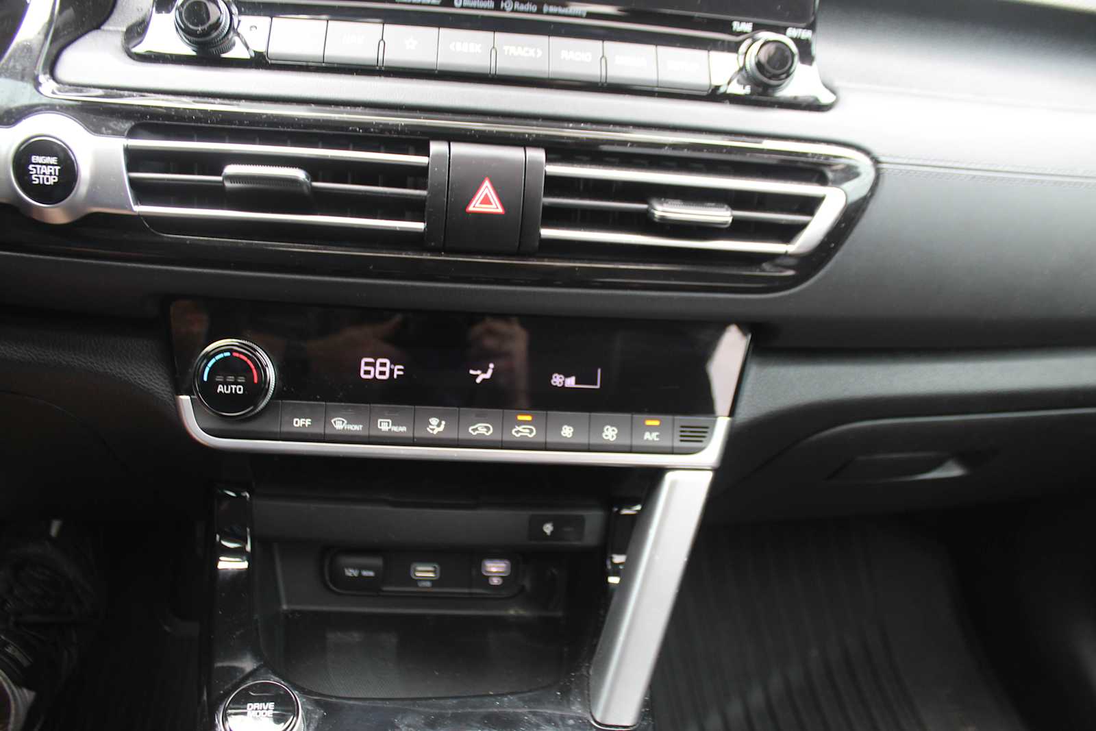 Used 2023 Snow White Pearl Kia SX image 19