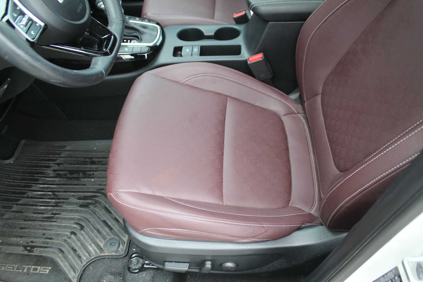 Used 2023 Snow White Pearl Kia SX image 12