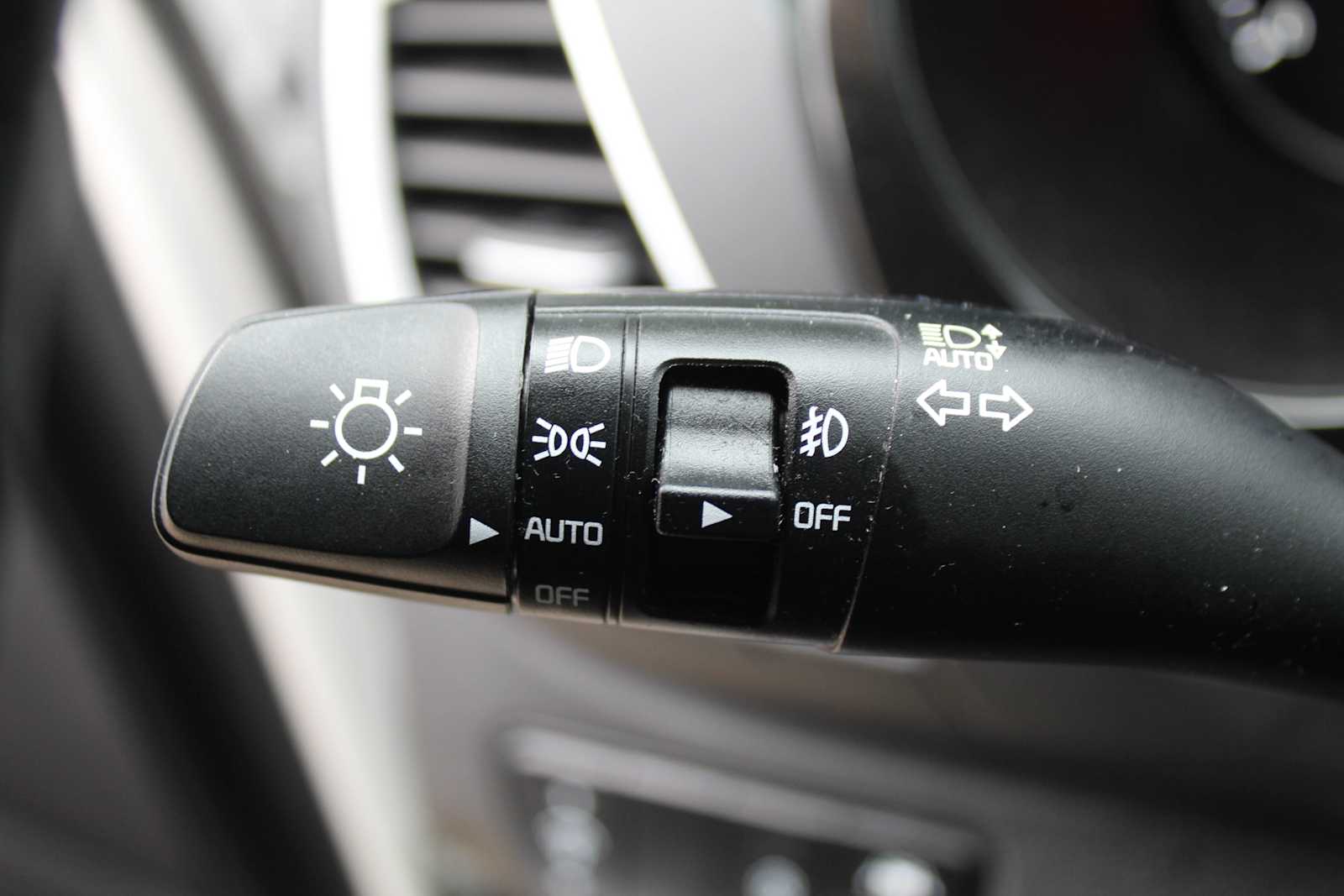 Used 2023 Snow White Pearl Kia SX image 24