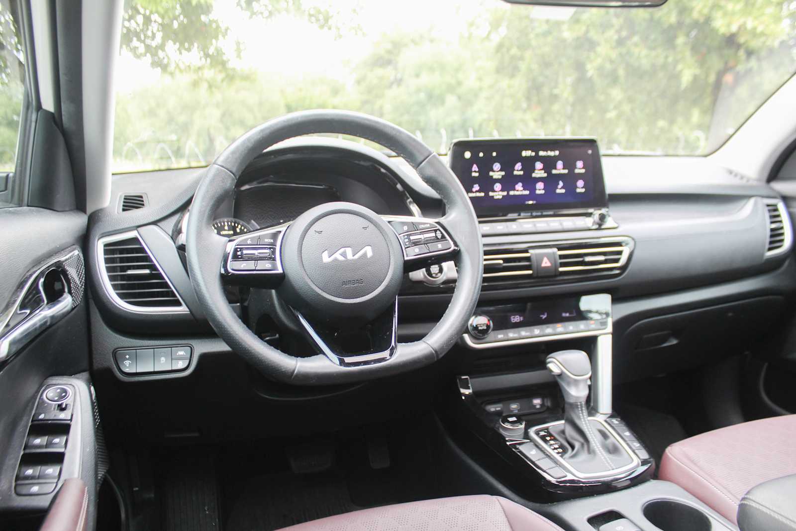 Used 2023 Snow White Pearl Kia SX image 26