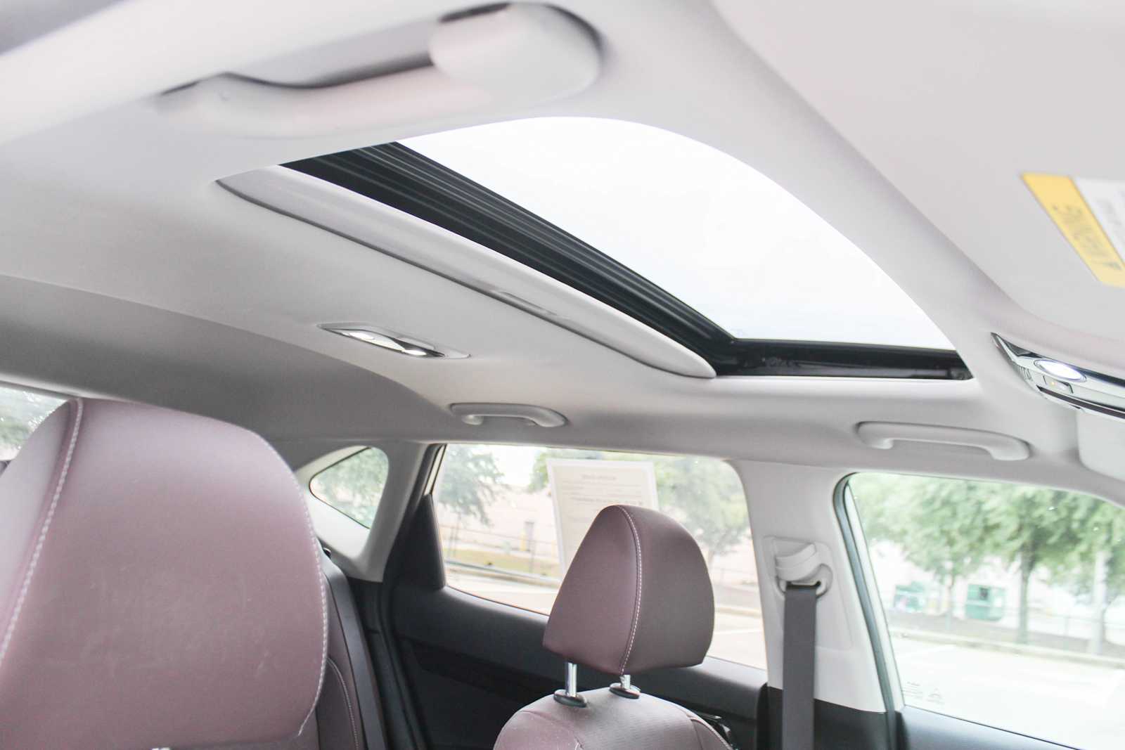 Used 2023 Snow White Pearl Kia SX image 29