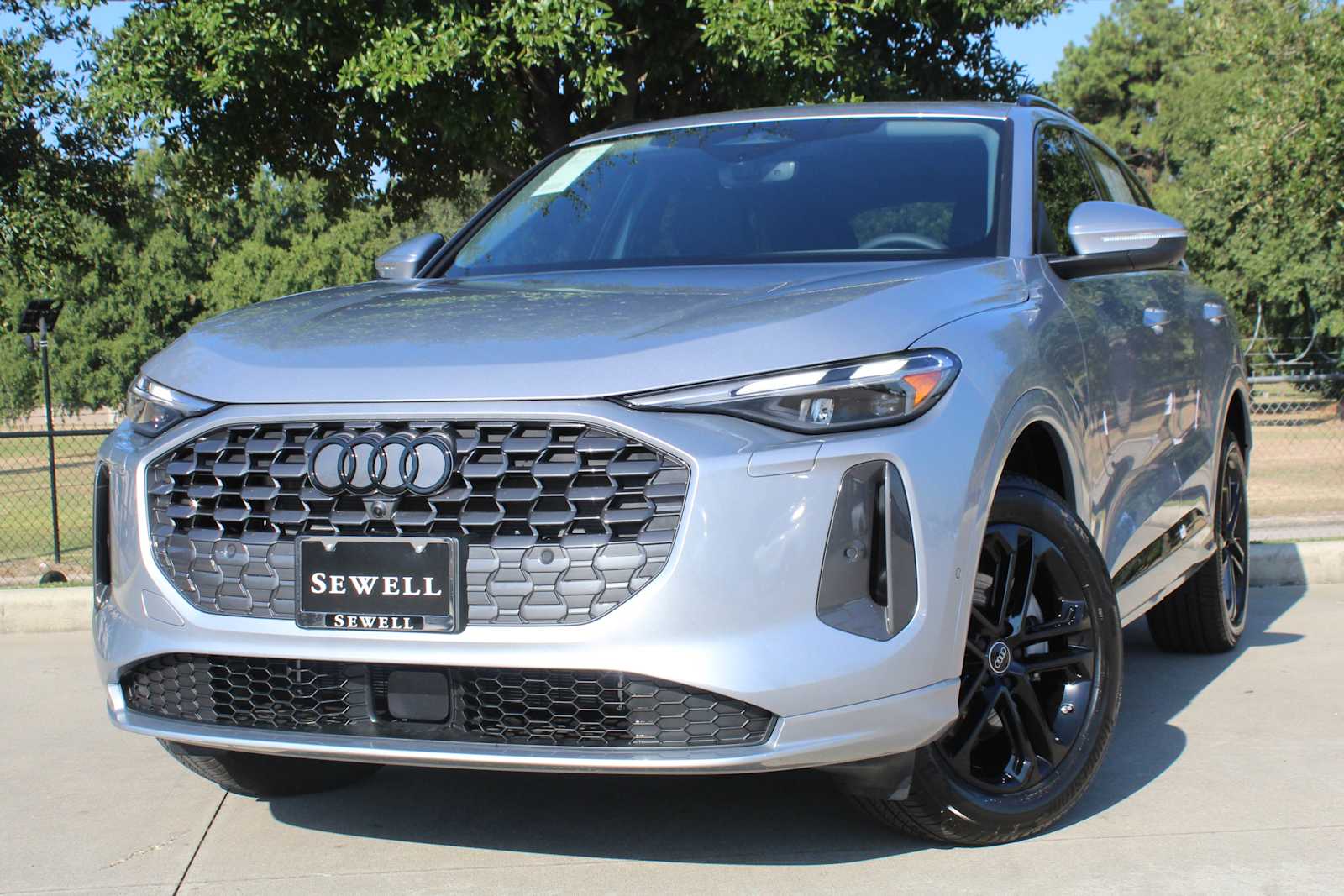 2025 Audi New Q5 Premium's photo