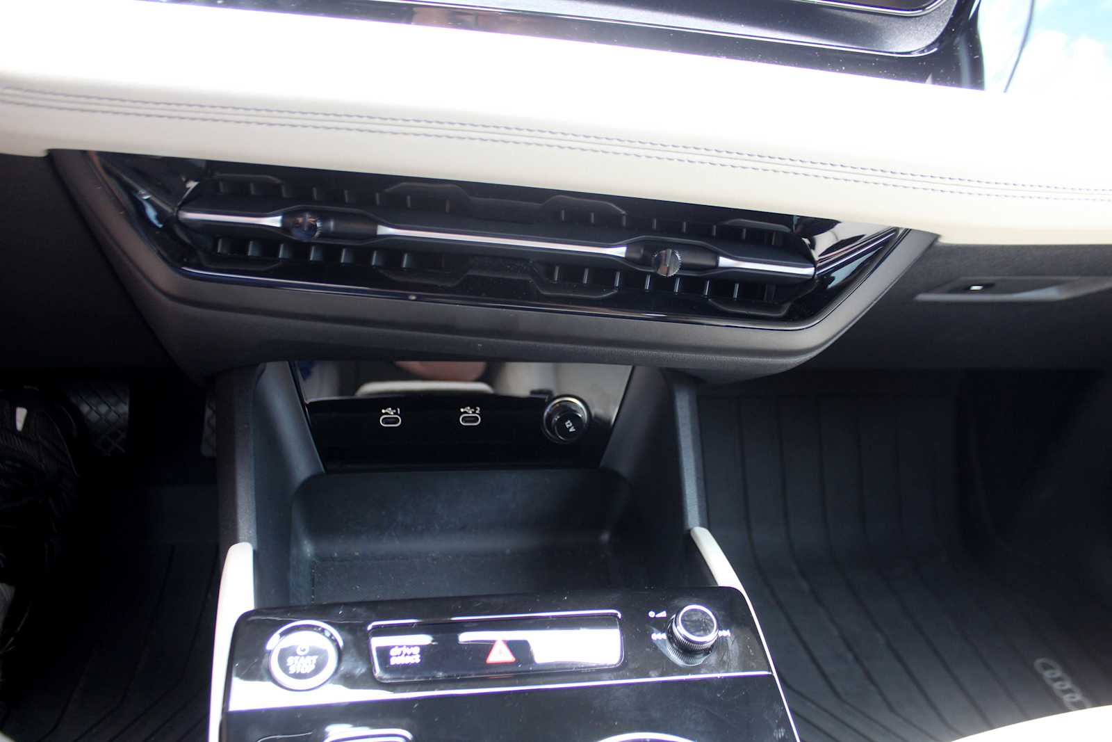Certified Used 2025  Audi Premium Plus image 18