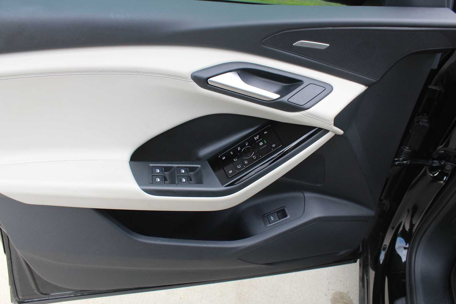 Certified Used 2025  Audi Premium Plus image 21
