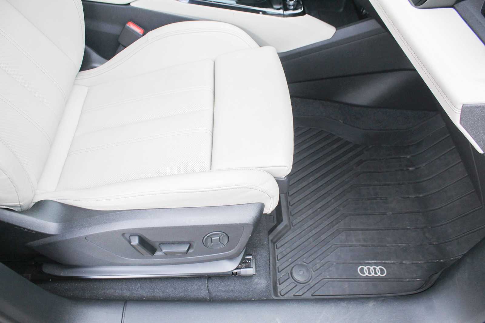 Certified Used 2025  Audi Premium Plus image 13