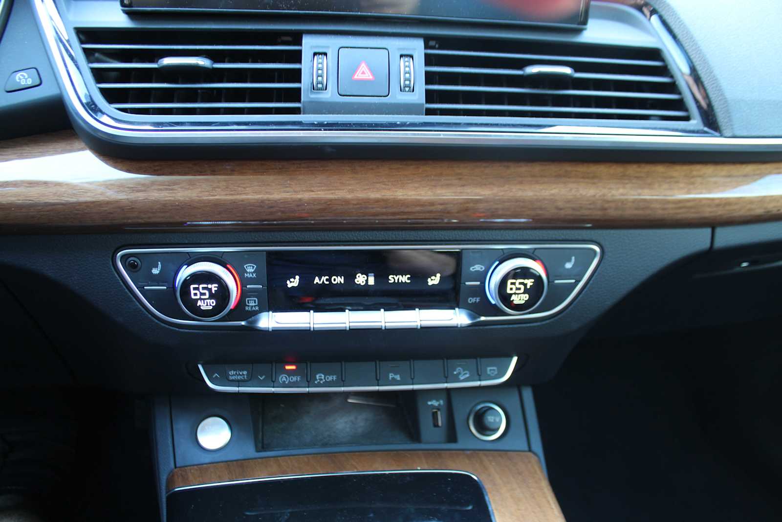 Certified Used 2023 Ibis White Audi Premium image 18