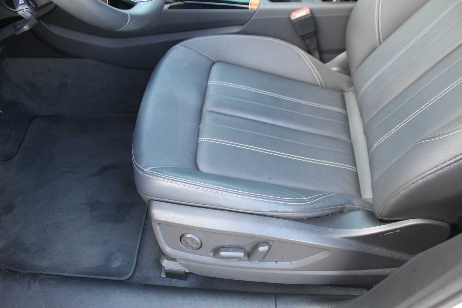 Certified Used 2023 Ibis White Audi Premium image 12