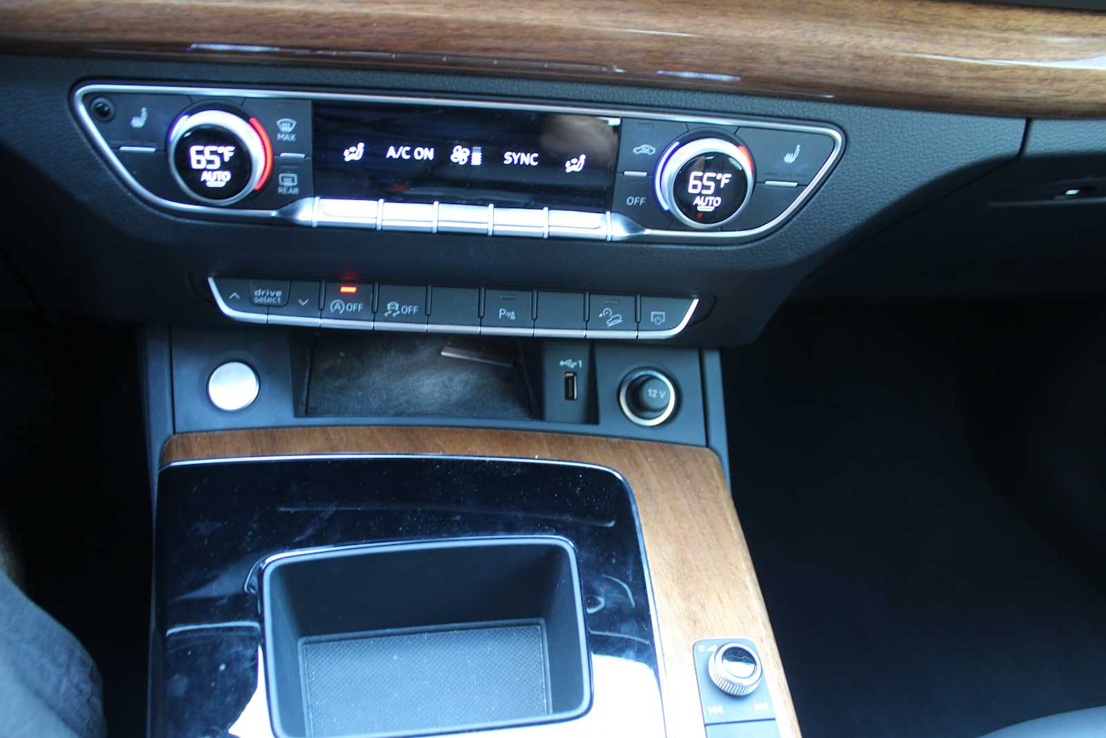 Certified Used 2023 Ibis White Audi Premium image 19