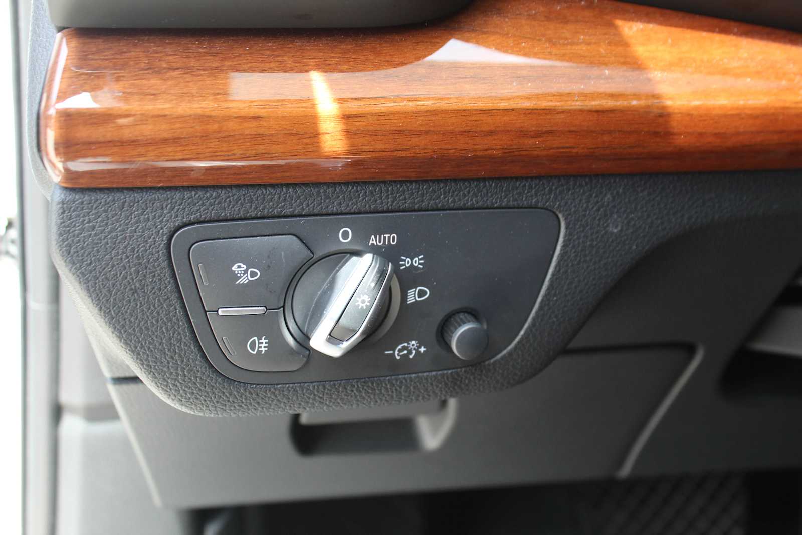 Certified Used 2023  Audi Premium image 23