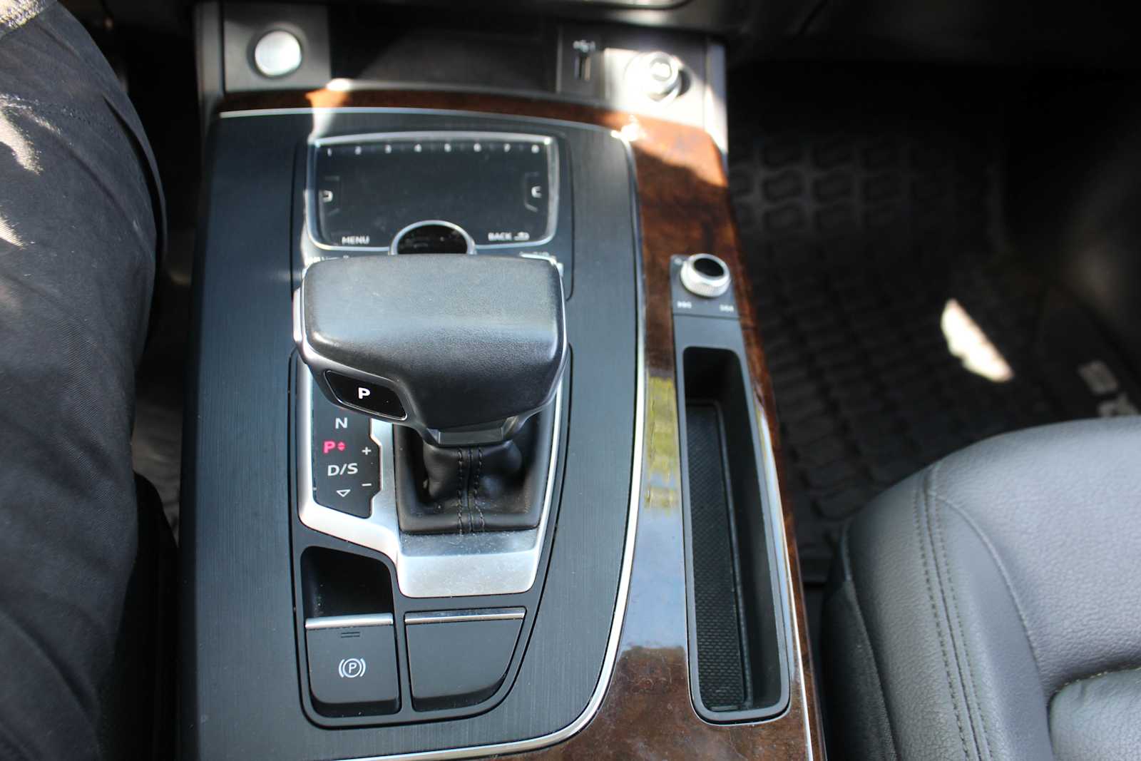 Used 2020 Moonlight Blue Metallic Audi Premium Plus image 22