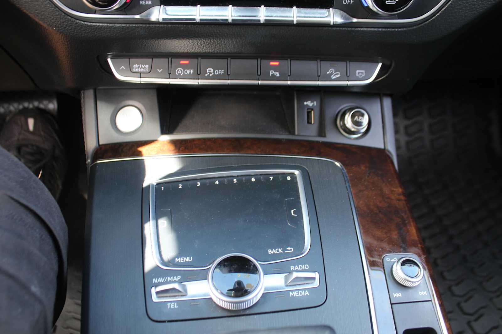 Used 2020 Moonlight Blue Metallic Audi Premium Plus image 21