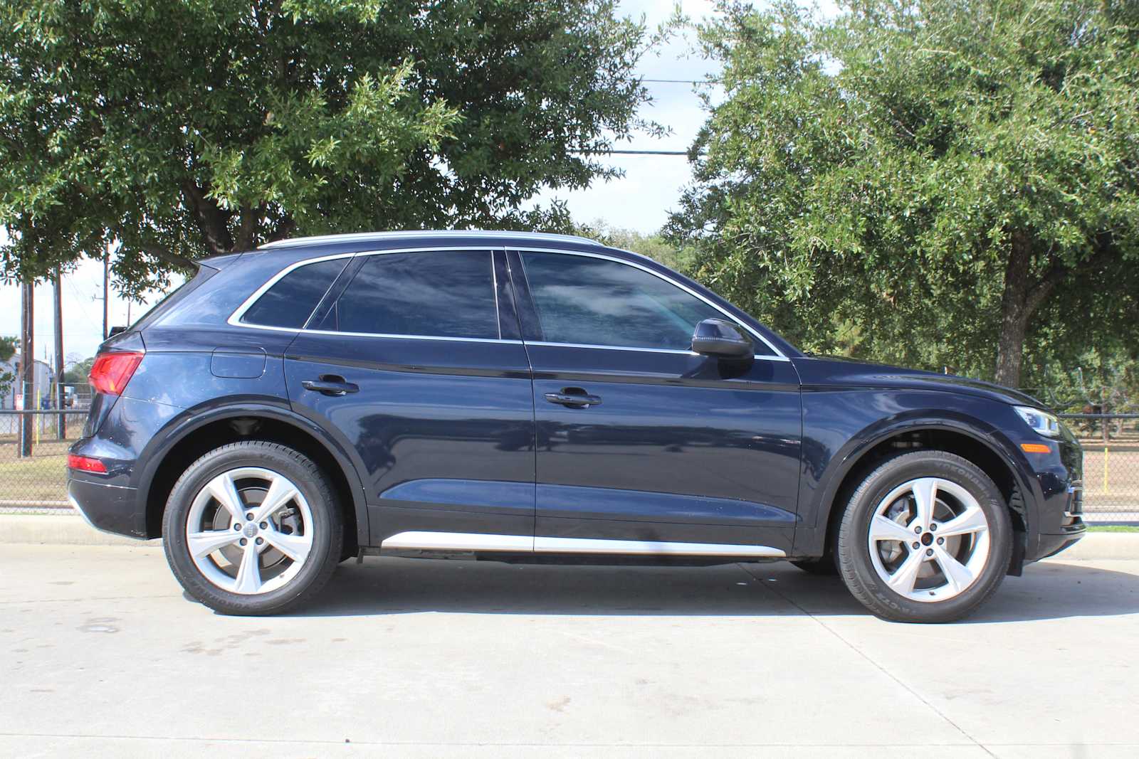 Used 2020 Moonlight Blue Metallic Audi Premium Plus image 6
