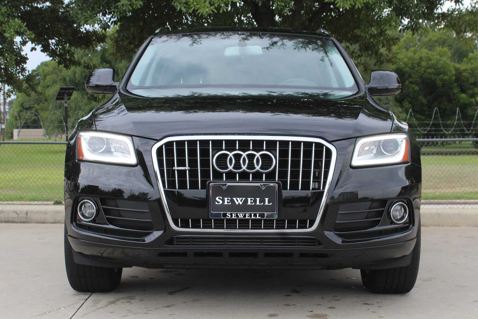 Used 2015 Brilliant Black Audi Premium image 2