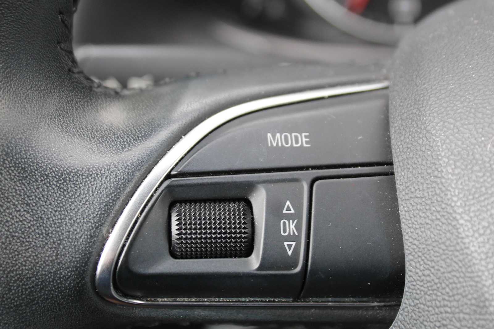 Used 2015 Brilliant Black Audi Premium image 27