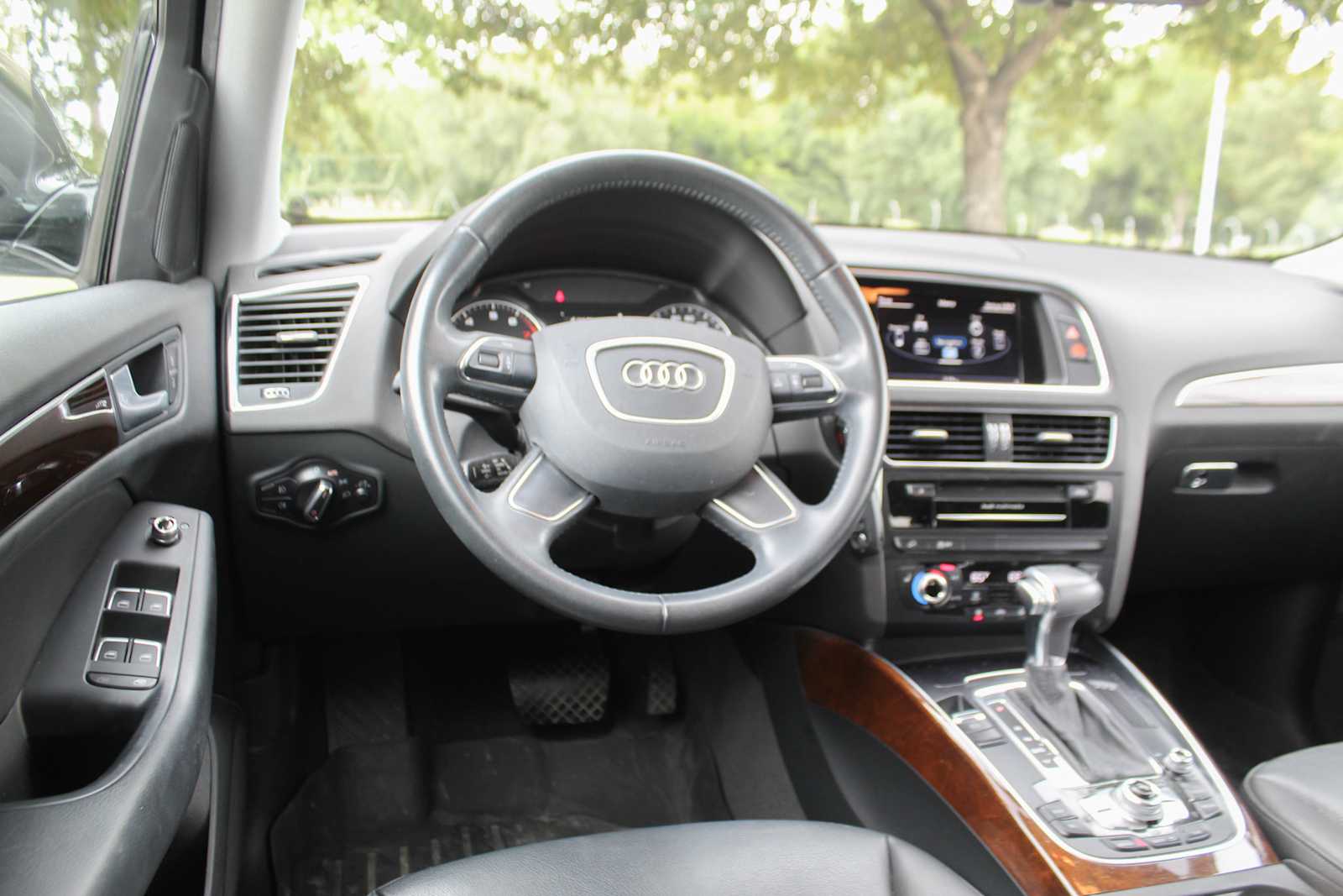 Used 2015 Brilliant Black Audi Premium image 26