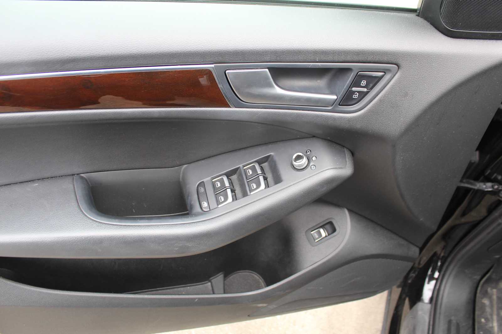Used 2015 Brilliant Black Audi Premium image 23