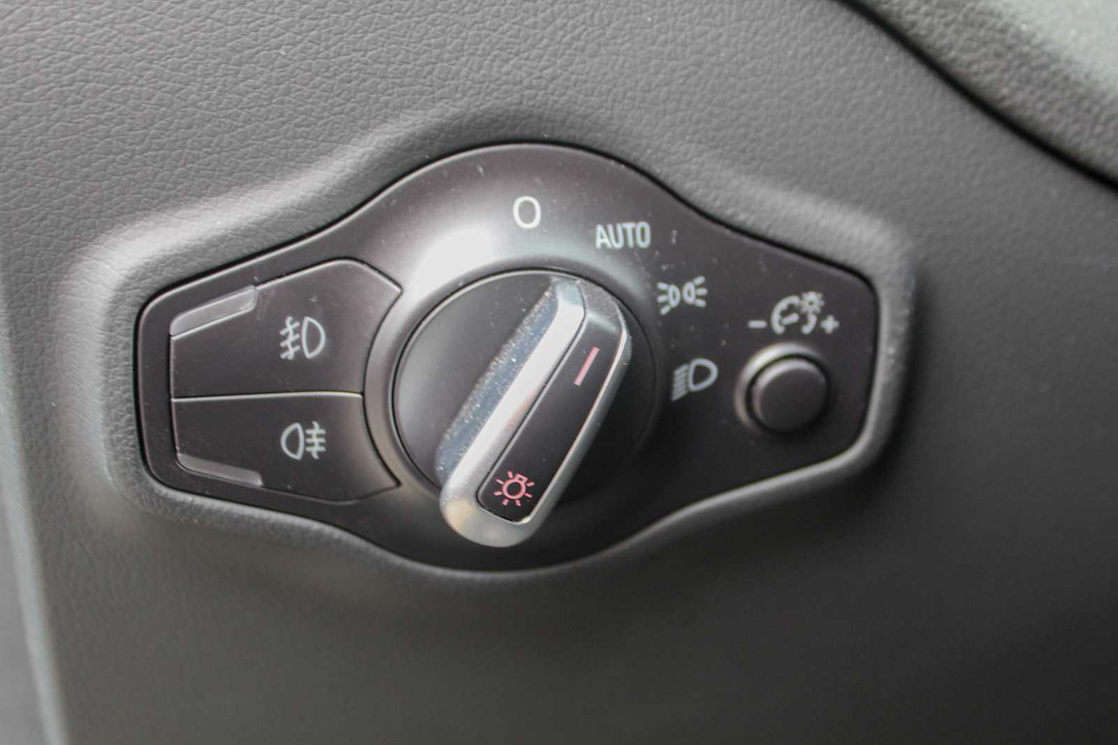 Used 2015 Brilliant Black Audi Premium image 24