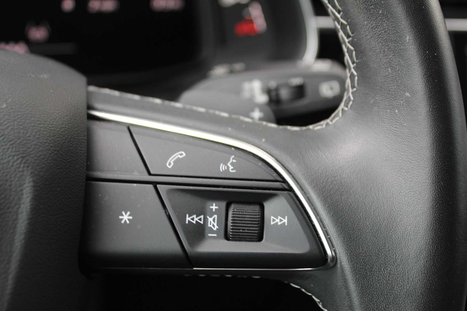 Certified Used 2025  Audi Premium Plus image 26