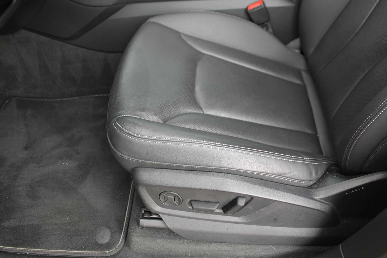 Certified Used 2025  Audi Premium Plus image 12
