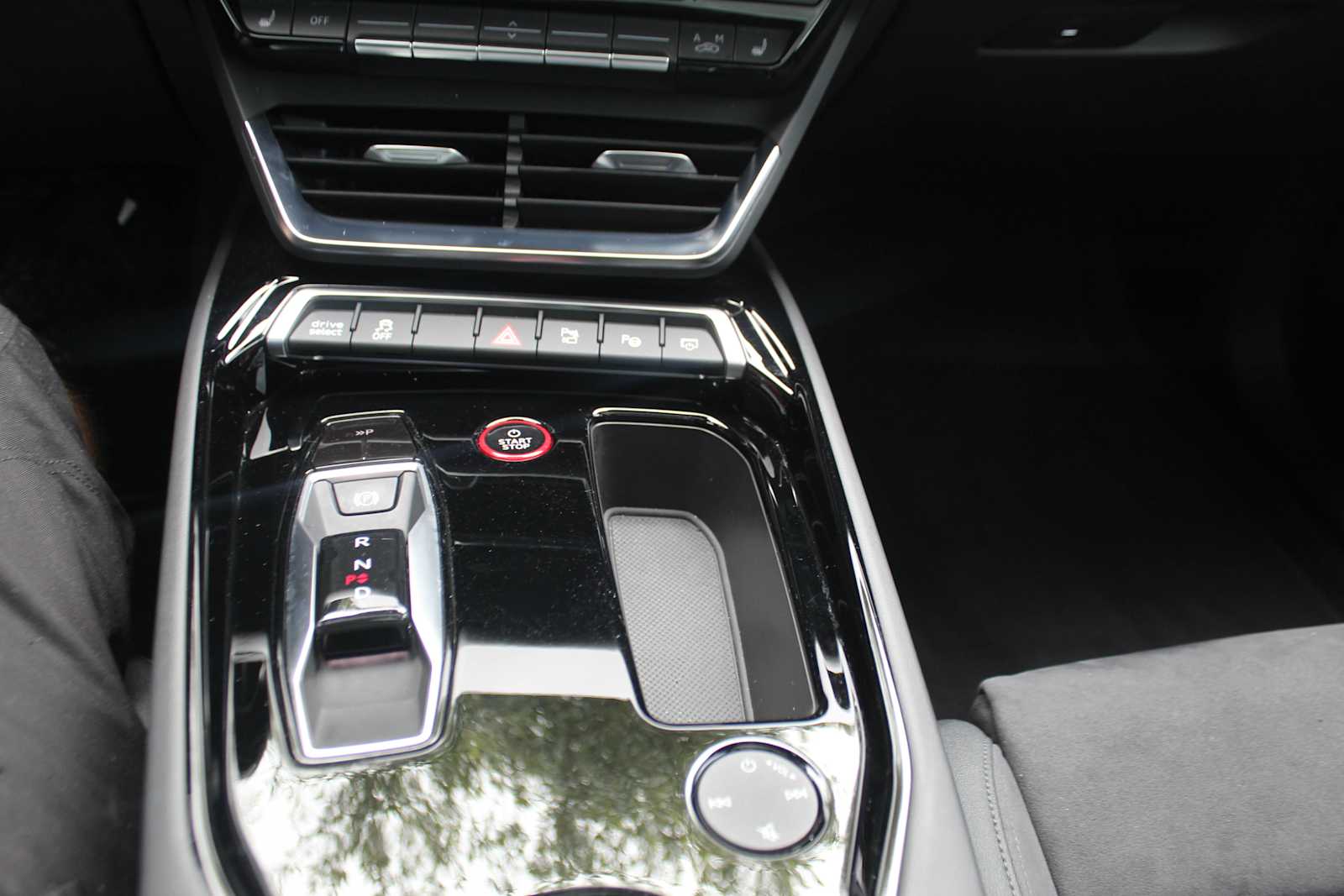 Certified Used 2024 Suzuka Gray Metallic Audi Prestige image 21