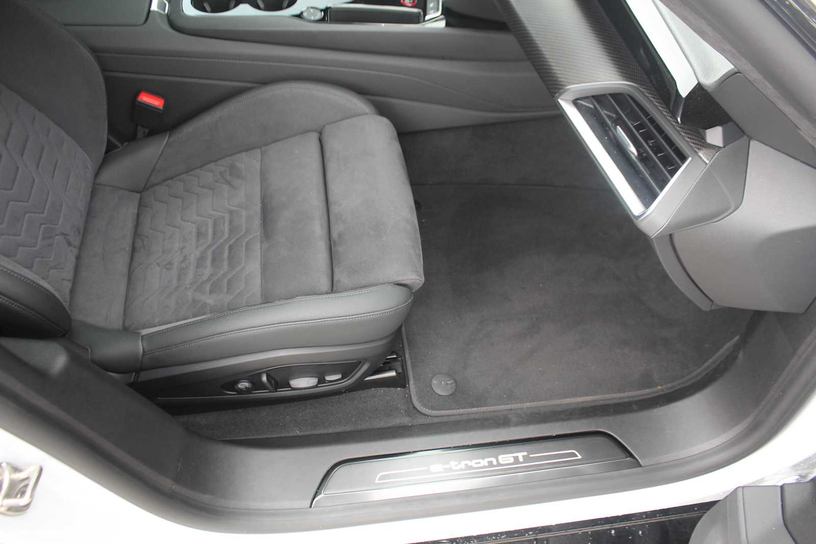 Certified Used 2024 Suzuka Gray Metallic Audi Prestige image 13