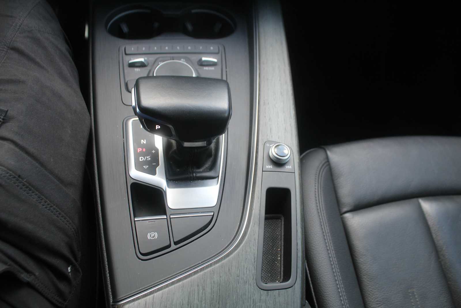 Used 2018 Moonlight Blue Metallic Audi Premium image 20