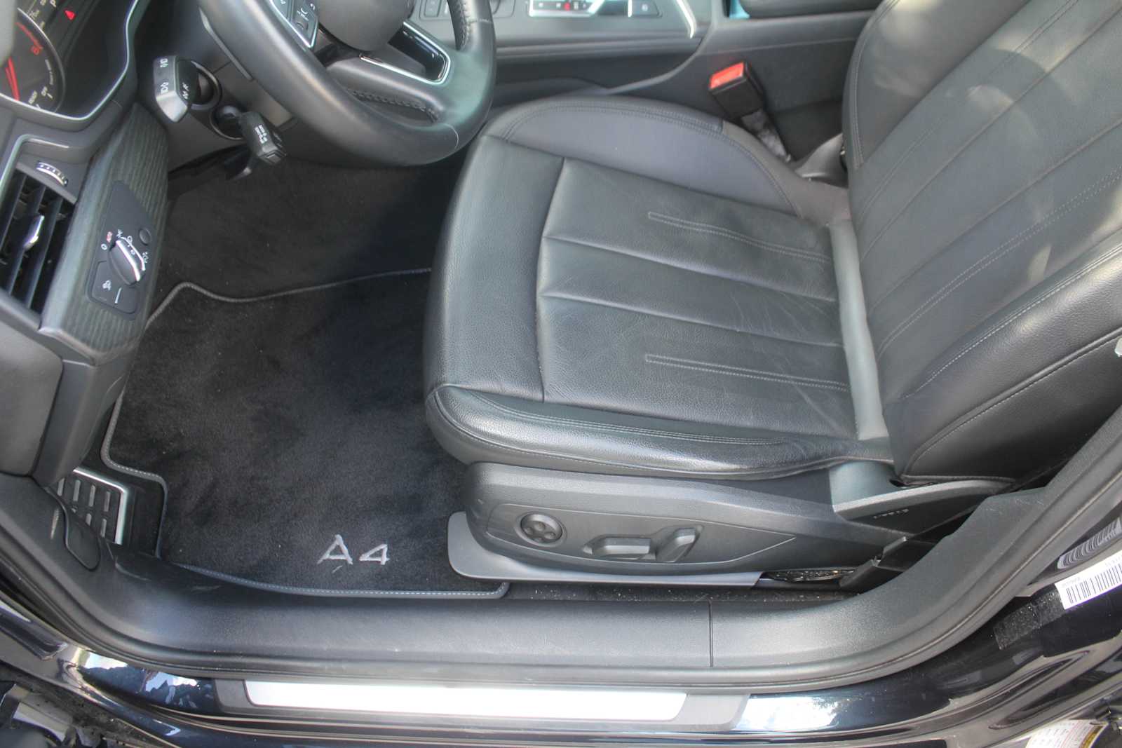 Used 2018 Moonlight Blue Metallic Audi Premium image 12