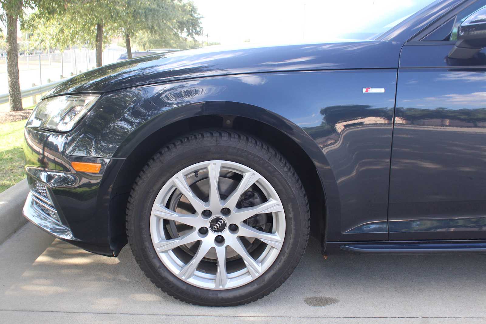 Used 2018 Moonlight Blue Metallic Audi Premium image 10