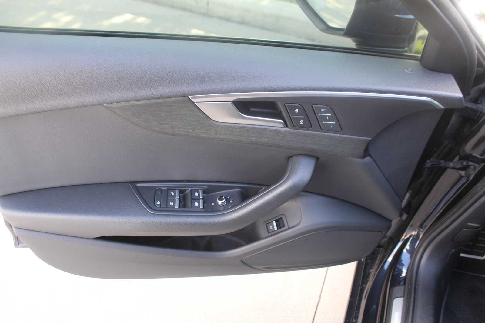 Used 2018 Moonlight Blue Metallic Audi Premium image 21
