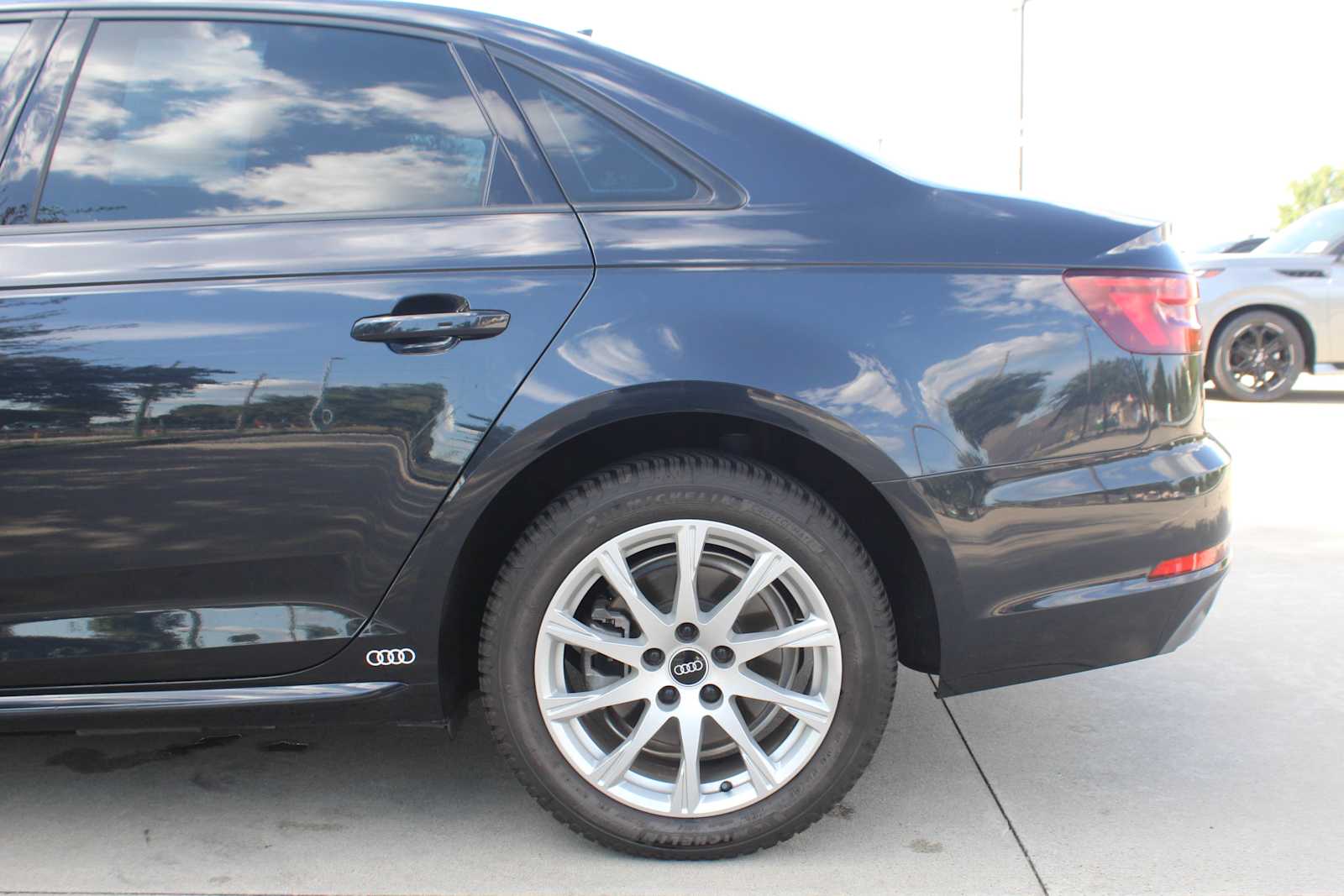 Used 2018 Moonlight Blue Metallic Audi Premium image 11