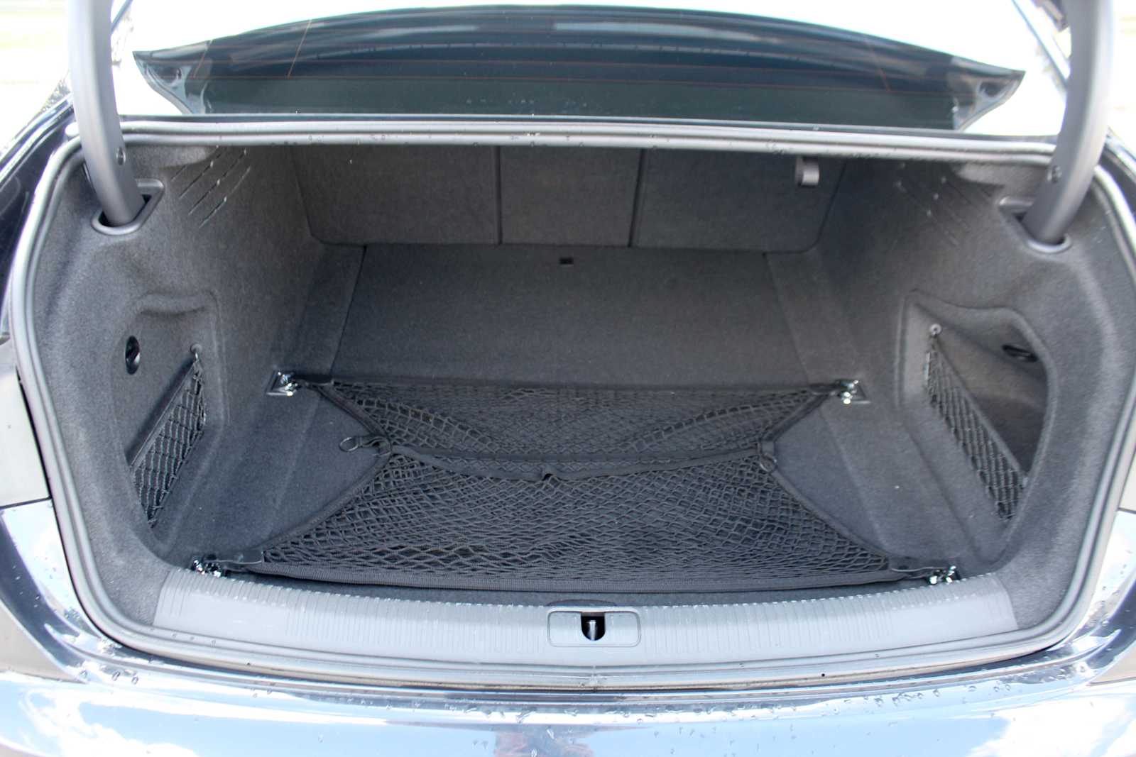 Used 2018 Moonlight Blue Metallic Audi Premium image 30