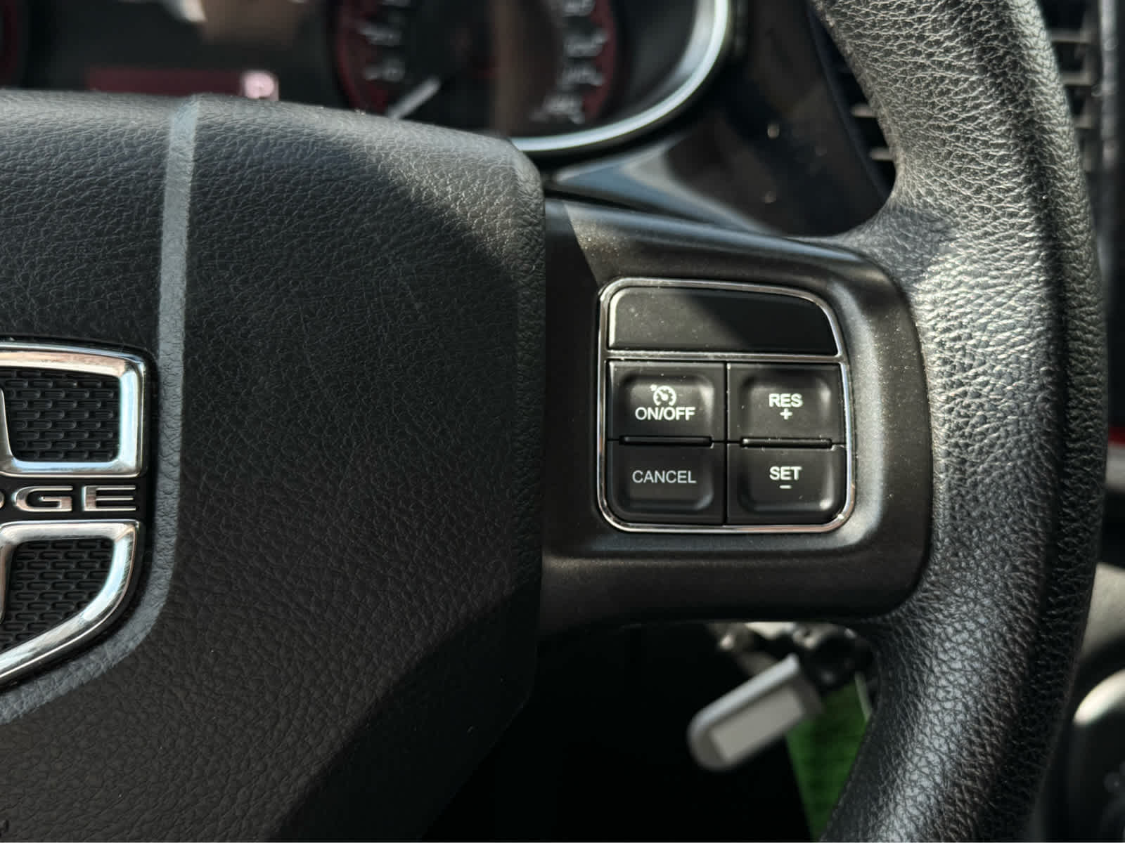 Used 2015 Billet Silver Metallic Clearcoat Dodge SE image 21