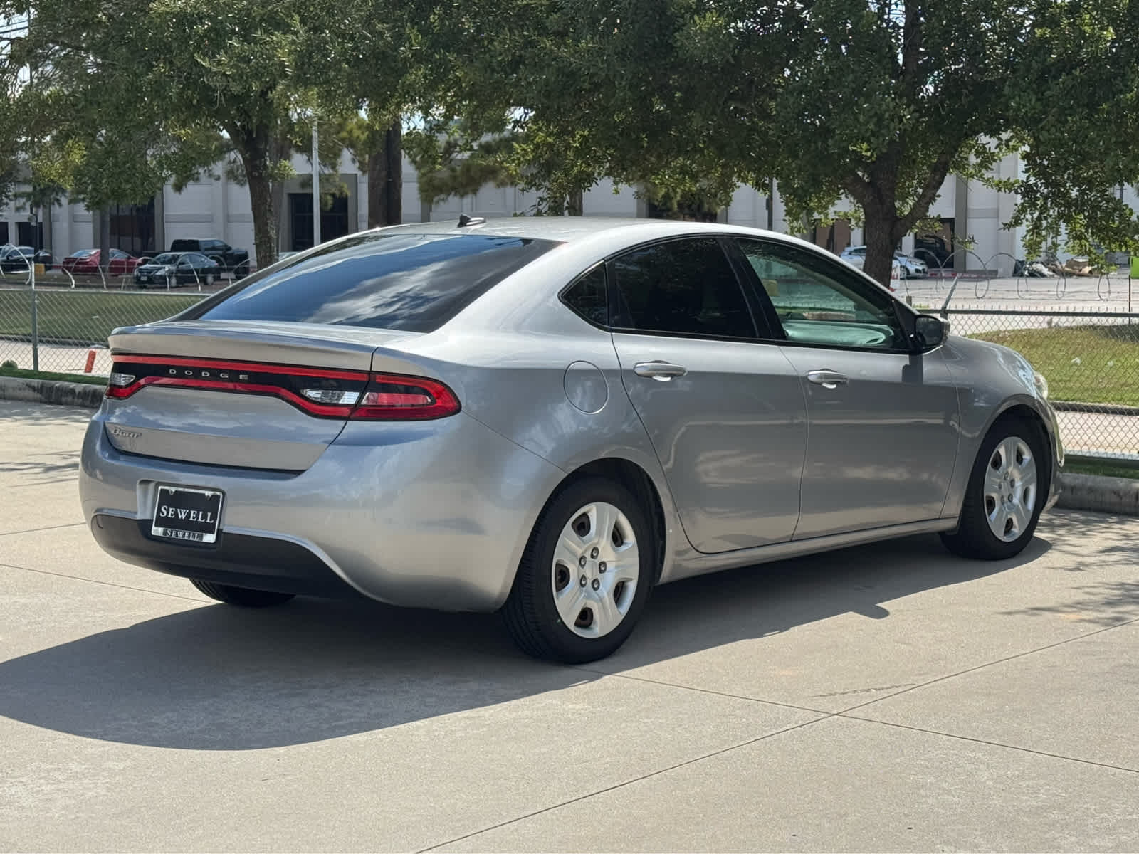 Used 2015 Billet Silver Metallic Clearcoat Dodge SE image 5