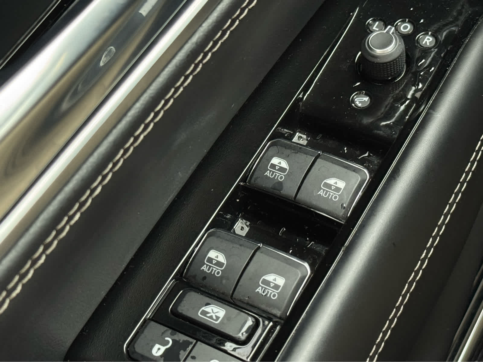 Used 2022 Diamond Black Crystal Pearlcoat Jeep Series II image 16