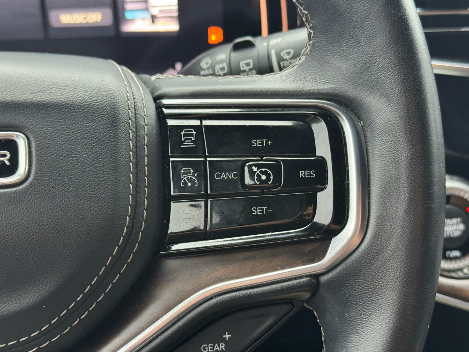 Used 2022 Diamond Black Crystal Pearlcoat Jeep Series II image 20