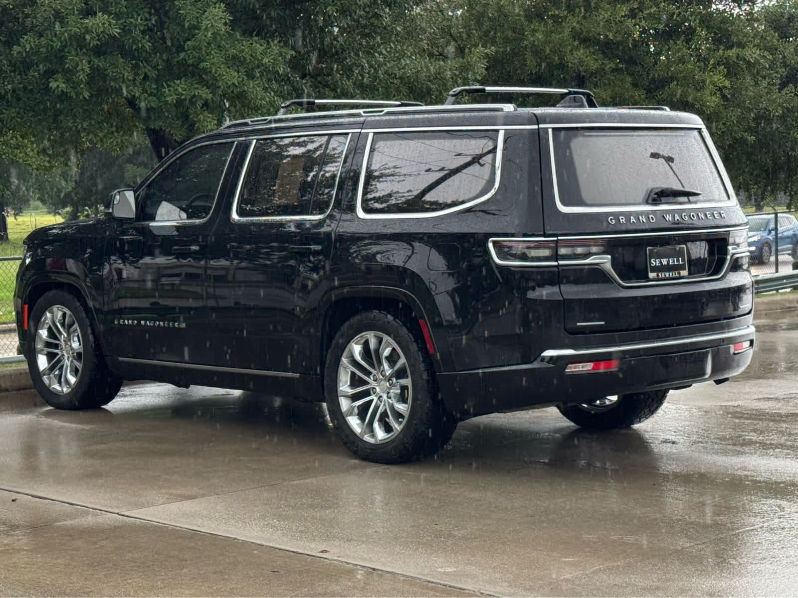Used 2022 Diamond Black Crystal Pearlcoat Jeep Series II image 5